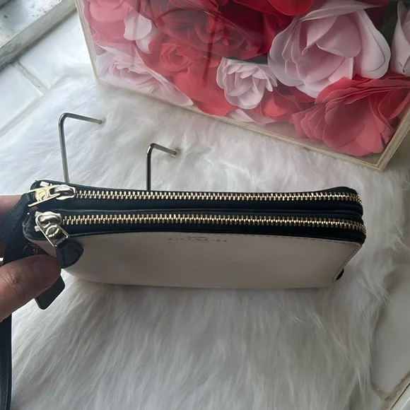 Coach two tone leather double zip wristlet wallet ivory and signature brown EUC - Picture 5 of 11